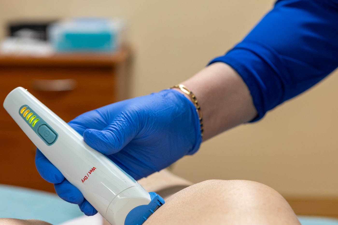 handheld wireless ultrasound probe in clinical use
