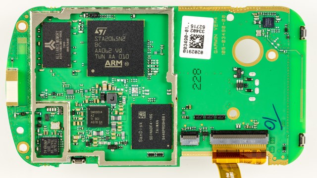 A Garmin Edge circuit board that carries a Nordic nRF52832 among its chips for its Bluetooth link