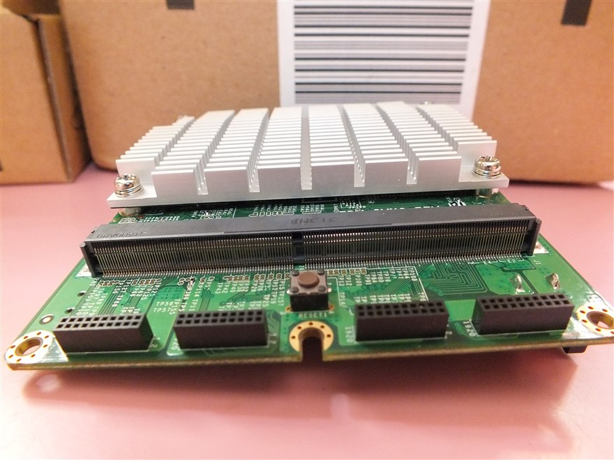 An NXP i.MX 6 system-on-module with a finned heatsink, seated on a carrier board through a SODIMM-style edge connector that breaks the processor interfaces out to peripheral headers.