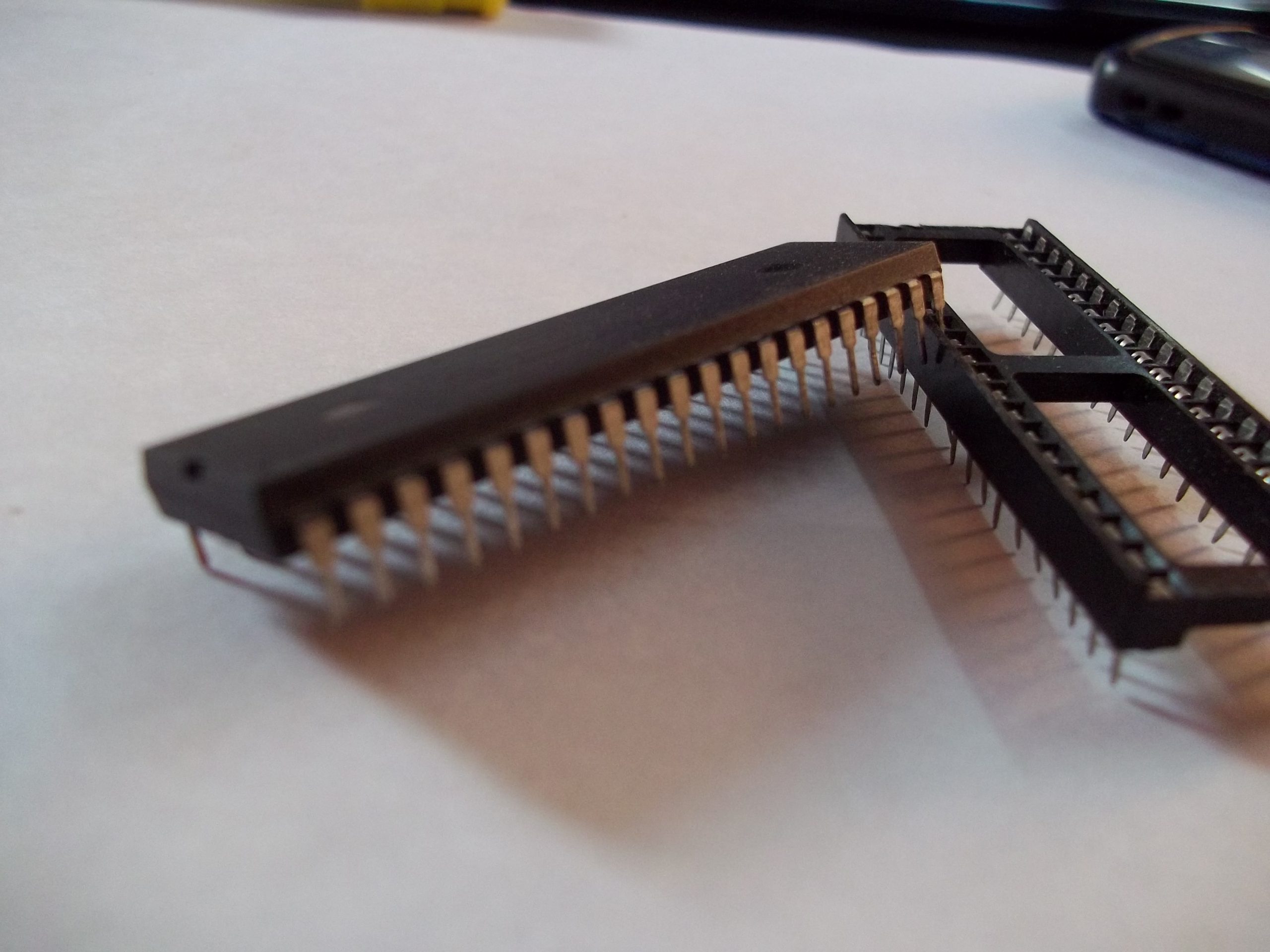 A PIC18F4550 microcontroller in a 40-pin dual in-line package