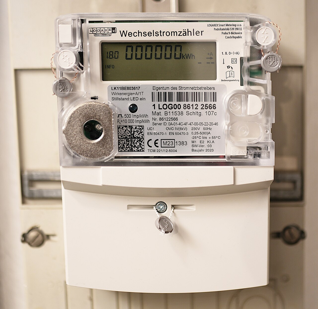 A smart electricity meter with a segment LCD, a low-power RL78 application