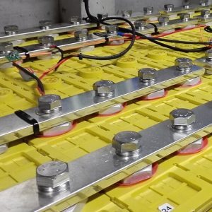 Prismatic LiFePO4 cells wired in series with busbars