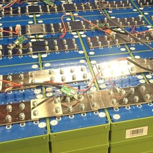 Prismatic LiFePO4 cells with aluminum busbars and terminals