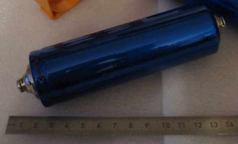 Cylindrical LiFePO4 cells and a two-by-two holder