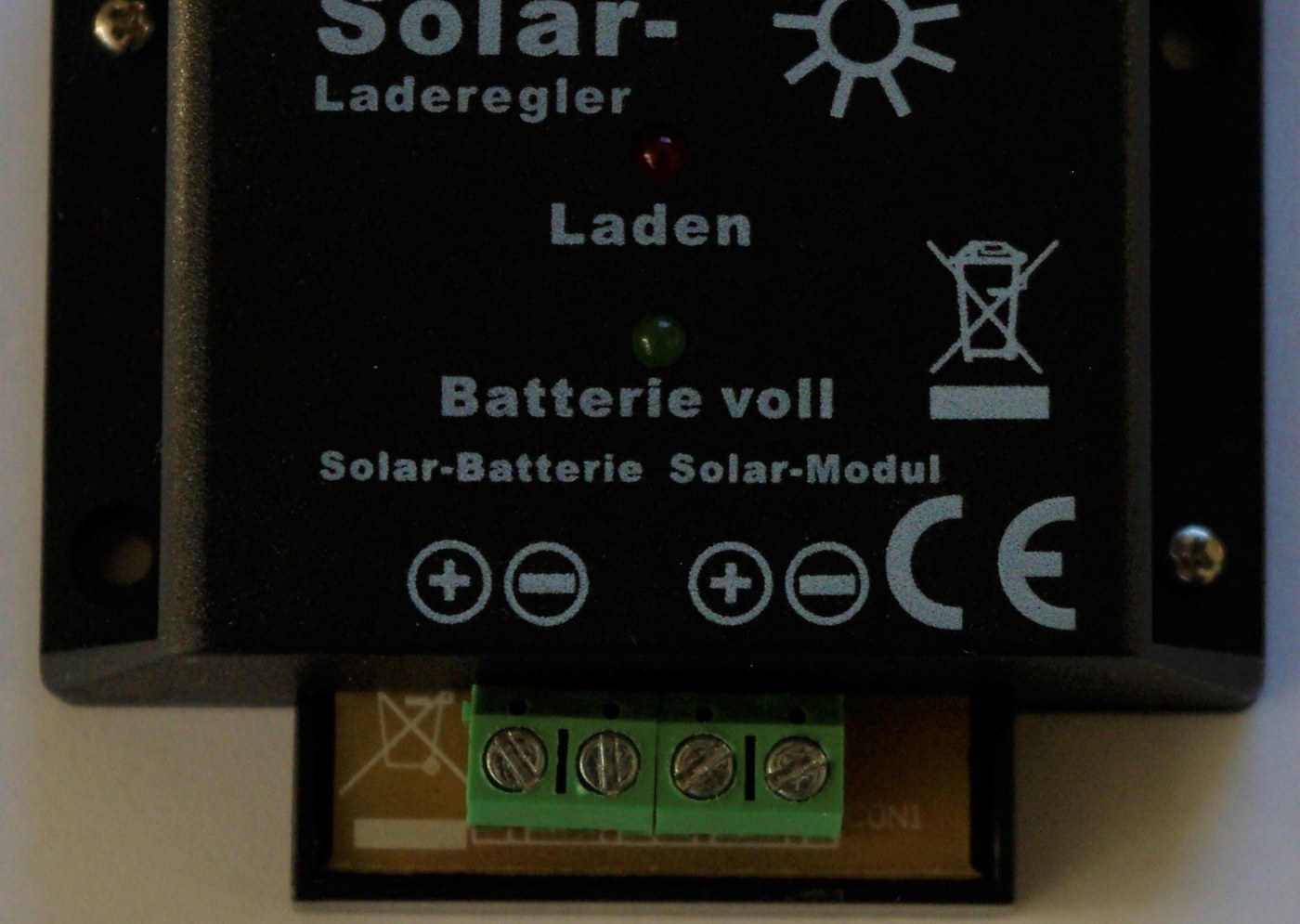 The face of a solar charge controller showing charge indicator lamps and terminal pairs marked for battery and module