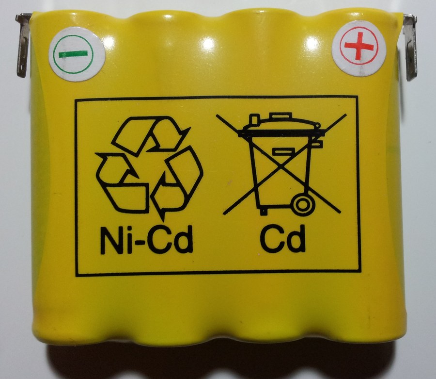 The back of a battery pack printed with a recycling loop and a crossed-out wheeled bin symbol